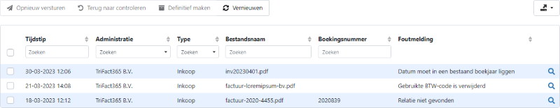 Tabel met documeten met status onderweg. Zichtbare kolommen: Tijdstip, administratie, type (inkoop/verkoop), bestandsnaa, boekingsnummer, foutmelding.