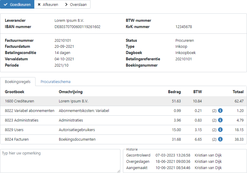 Schermafbeelding van het scherm "procureren" in TriFact365. Bovenaan het scherm zijn de drie acties te zien: Goedkeuren, afkeuren of overslaan. Daaronder staan alle details van de boeking zoals o.a. factuurnummer, bedragen en regelomschrijvingen. In Daaronder kan een opmerking achtergelaten worden en is de historie van het document zichtbaar.